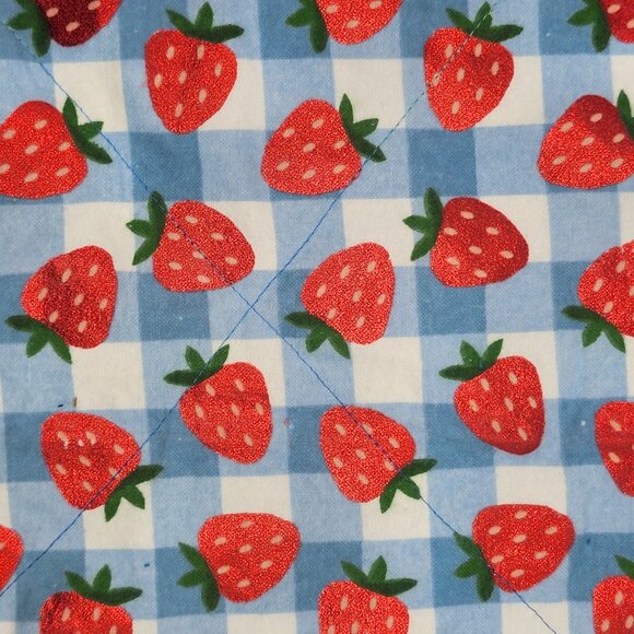 Eco-Friendly Reusable Paper Towels in Strawberry Print - Picture 2 of 3